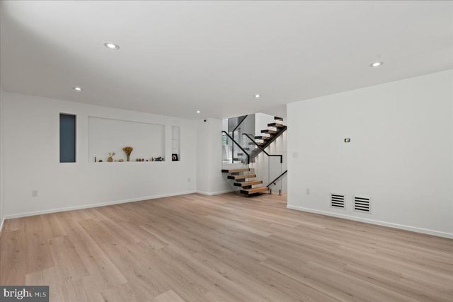 1405 WOLFTRAP RUN RD, Vienna, VA 22182