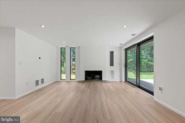 1405 WOLFTRAP RUN RD, Vienna, VA 22182
