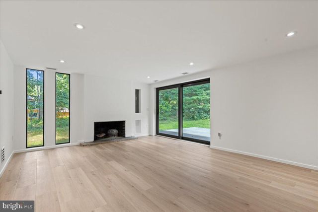 1405 WOLFTRAP RUN RD, Vienna, VA 22182