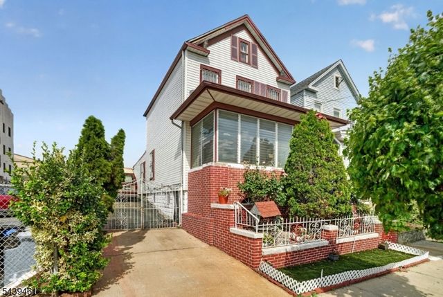 79 E Jersey St, Elizabeth City, NJ 07206