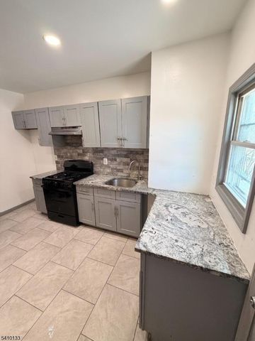 133 Mallory Ave, Jersey City, NJ 07304