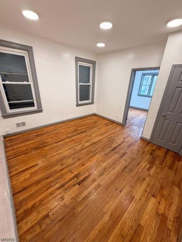 133 Mallory Ave, Jersey City, NJ 07304