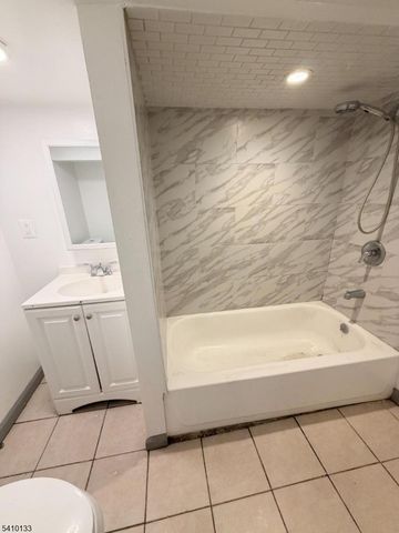 133 Mallory Ave, Jersey City, NJ 07304