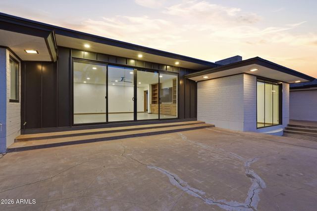 306 N FRASER Drive W, Mesa, AZ 85203