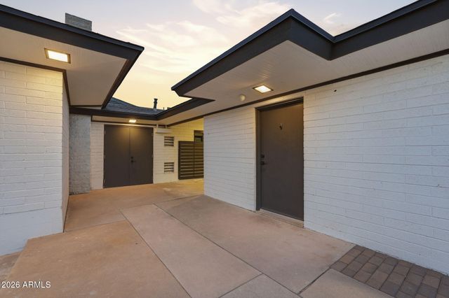 306 N FRASER Drive W, Mesa, AZ 85203
