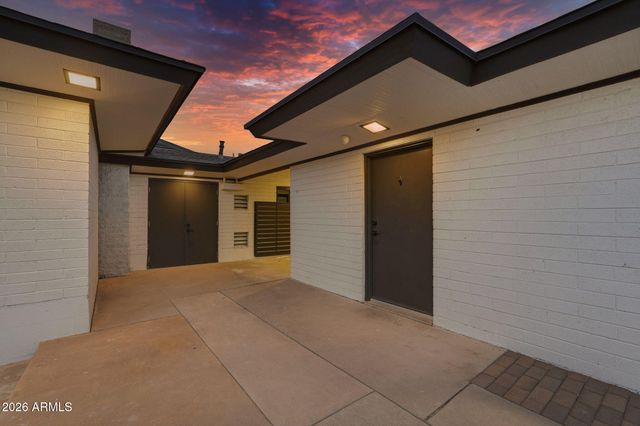 306 N FRASER Drive W, Mesa, AZ 85203