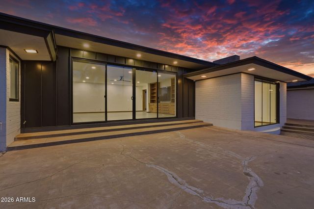 306 N FRASER Drive W, Mesa, AZ 85203