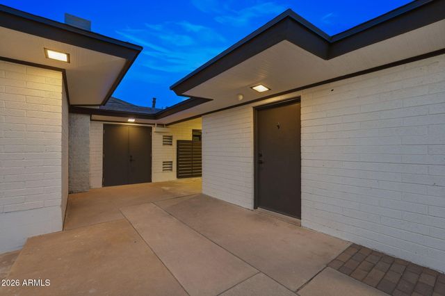 306 N FRASER Drive W, Mesa, AZ 85203