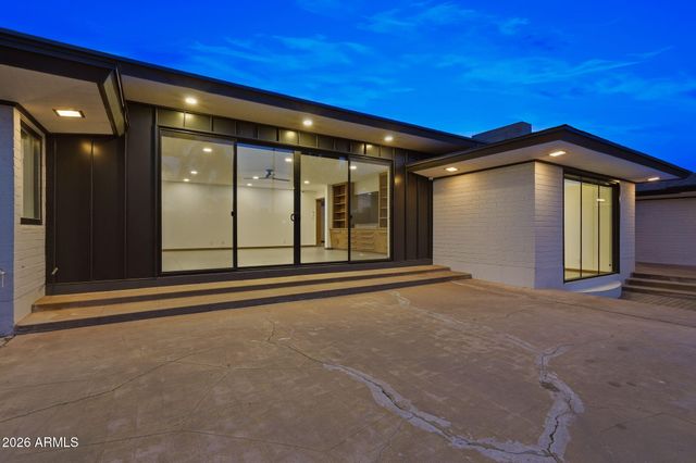 306 N FRASER Drive W, Mesa, AZ 85203