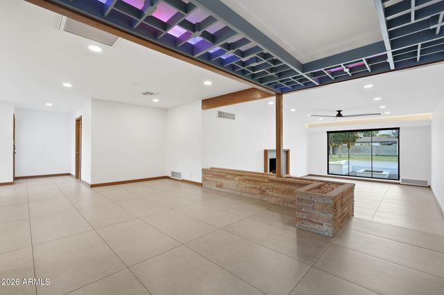 306 N FRASER Drive W, Mesa, AZ 85203
