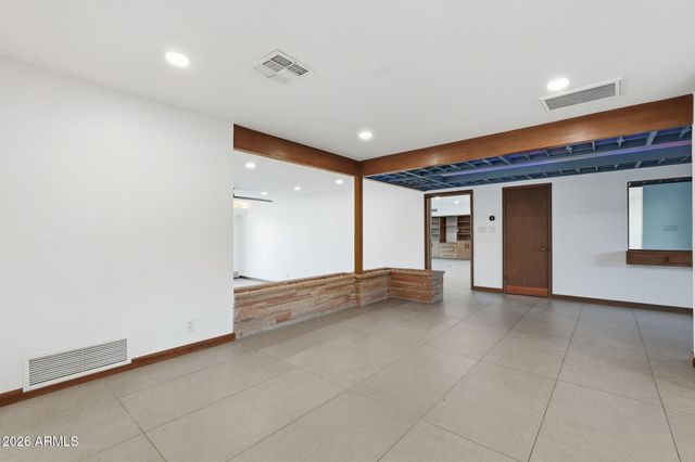 306 N FRASER Drive W, Mesa, AZ 85203