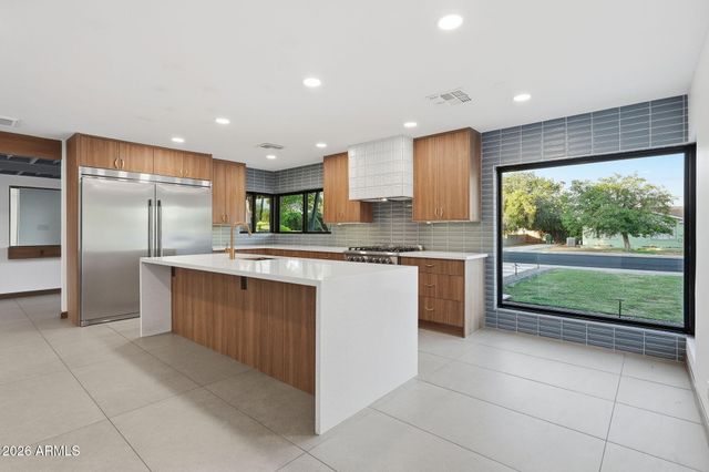 306 N FRASER Drive W, Mesa, AZ 85203