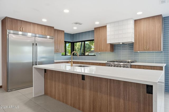 306 N FRASER Drive W, Mesa, AZ 85203