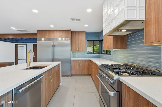 306 N FRASER Drive W, Mesa, AZ 85203