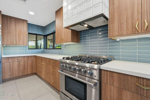 306 N FRASER Drive W, Mesa, AZ 85203