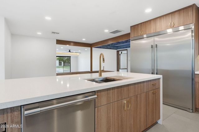 306 N FRASER Drive W, Mesa, AZ 85203