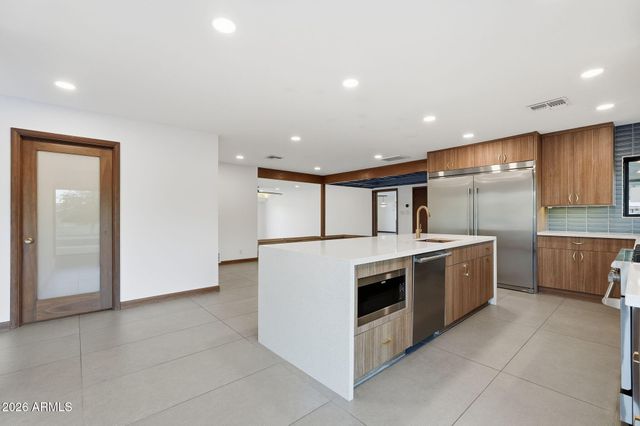 306 N FRASER Drive W, Mesa, AZ 85203