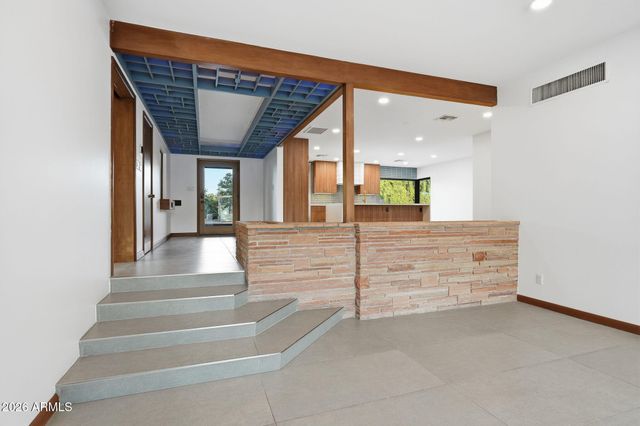 306 N FRASER Drive W, Mesa, AZ 85203