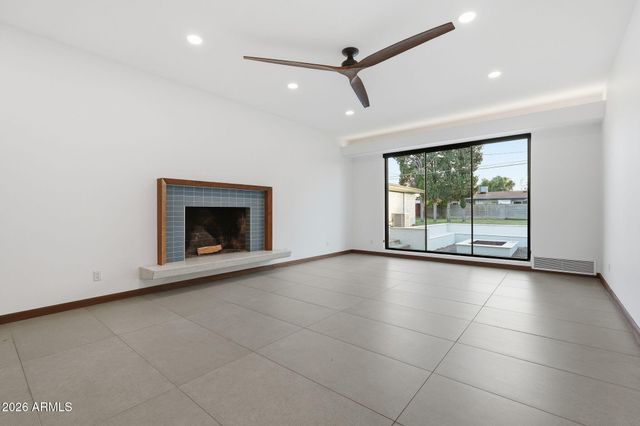 306 N FRASER Drive W, Mesa, AZ 85203