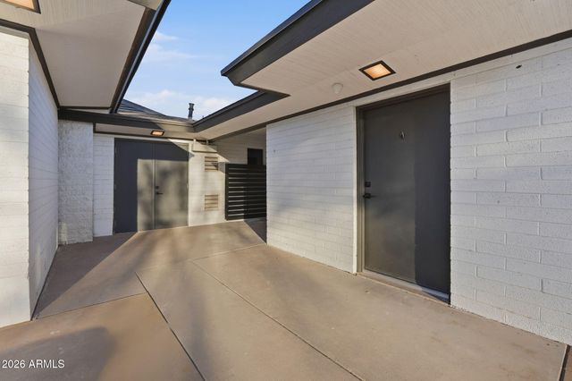 306 N FRASER Drive W, Mesa, AZ 85203