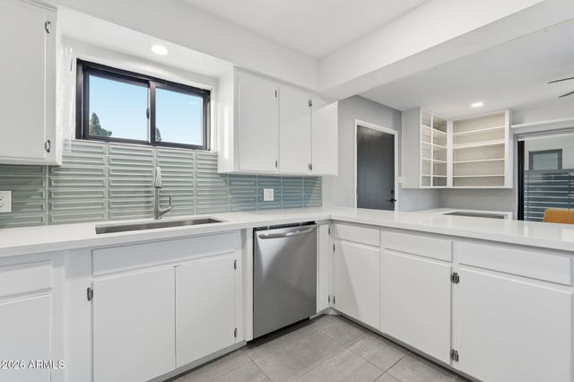 306 N FRASER Drive W, Mesa, AZ 85203