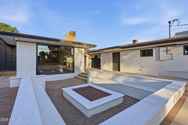 306 N FRASER Drive W, Mesa, AZ 85203