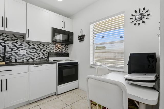 7505 NW 5th Place 203, Margate, FL 33063
