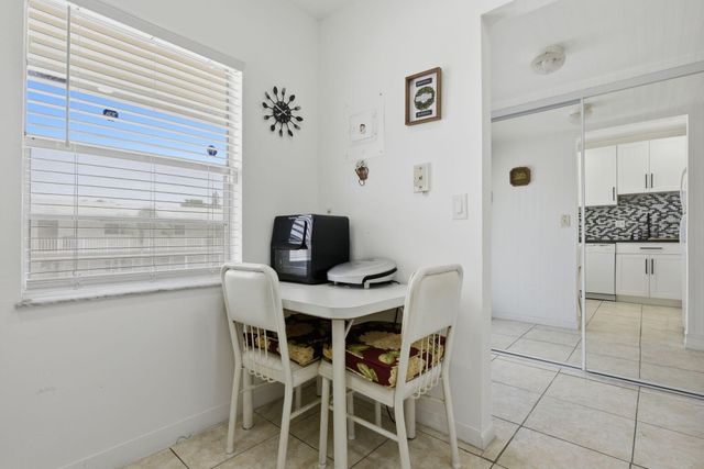 7505 NW 5th Place 203, Margate, FL 33063