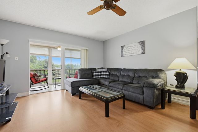 7505 NW 5th Place 203, Margate, FL 33063