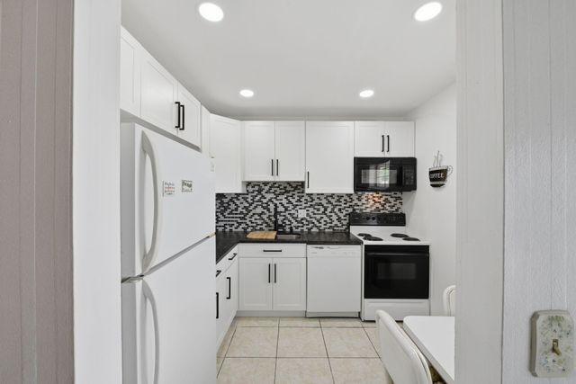 7505 NW 5th Place 203, Margate, FL 33063