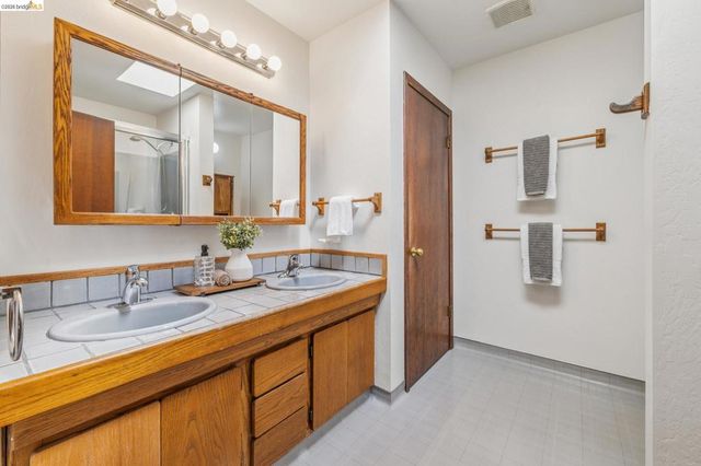 6334 Kensington Avenue, Richmond, CA 94805