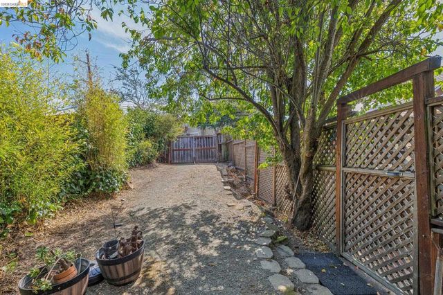 6334 Kensington Avenue, Richmond, CA 94805