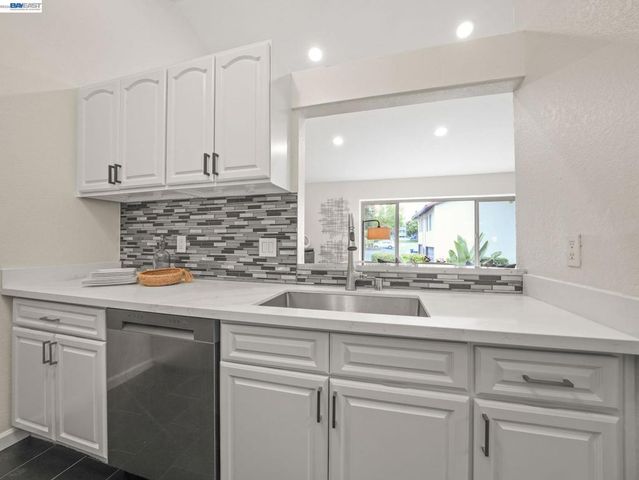 1972 Briscoe Ter, Fremont, CA 94539