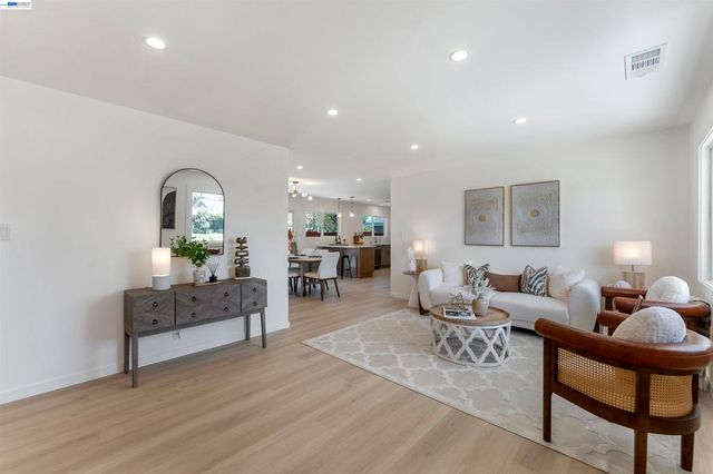 7832 Gardella Dr, Dublin, CA 94568