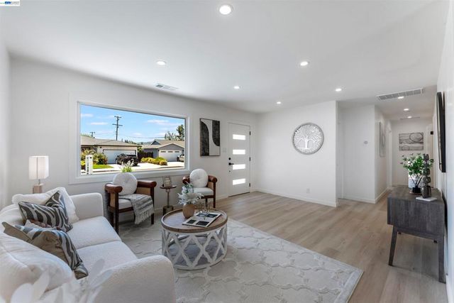 7832 Gardella Dr, Dublin, CA 94568