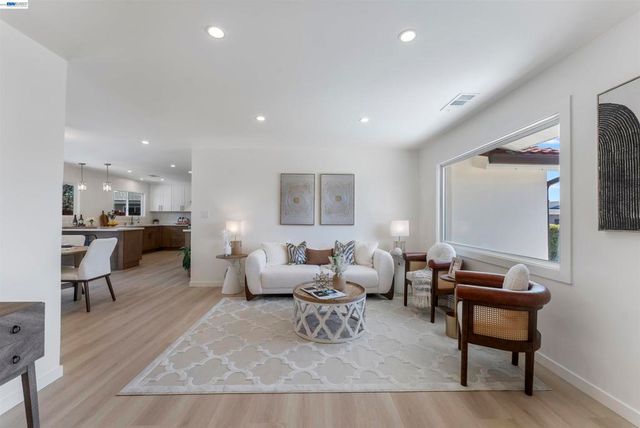 7832 Gardella Dr, Dublin, CA 94568