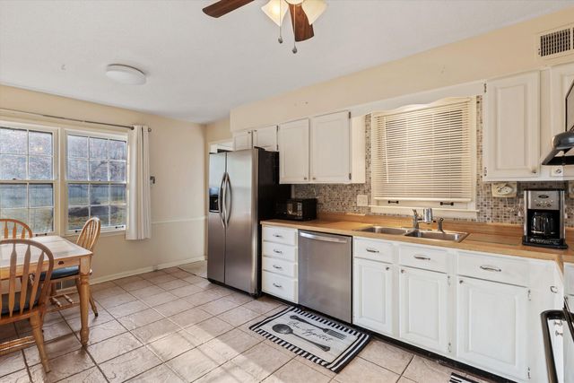 2888 FARINDON CV, Germantown, TN 38138