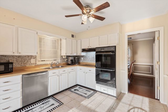 2888 FARINDON CV, Germantown, TN 38138