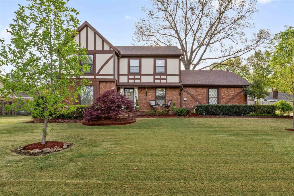 2888 FARINDON CV, Germantown, TN 38138