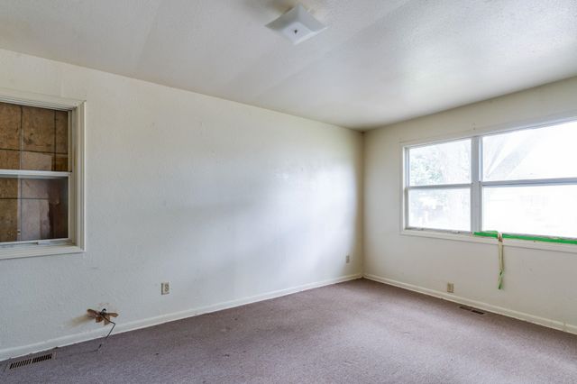 2111 E Random Rd, Wichita, KS 67214