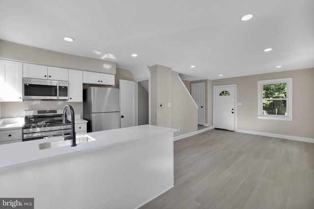 2411 SAVANNAH ST SE, Washington, DC 20020