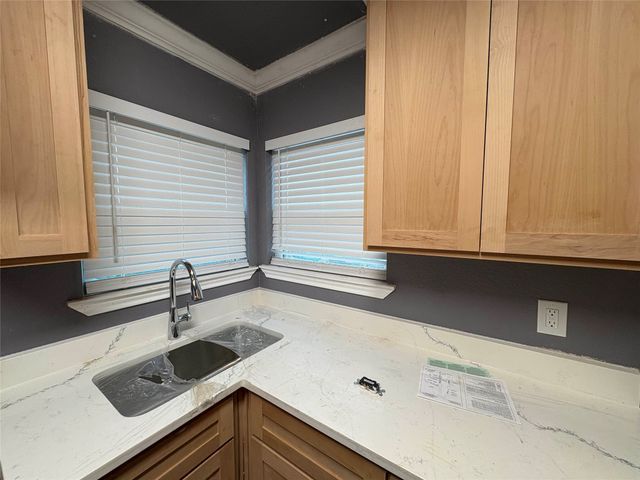 1515 E Waco Avenue, Dallas, TX 75216