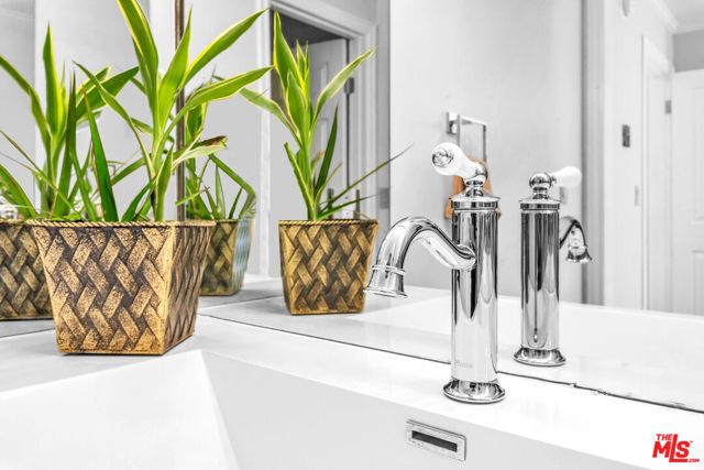 9061 Keith Avenue 204, West Hollywood, CA 90069