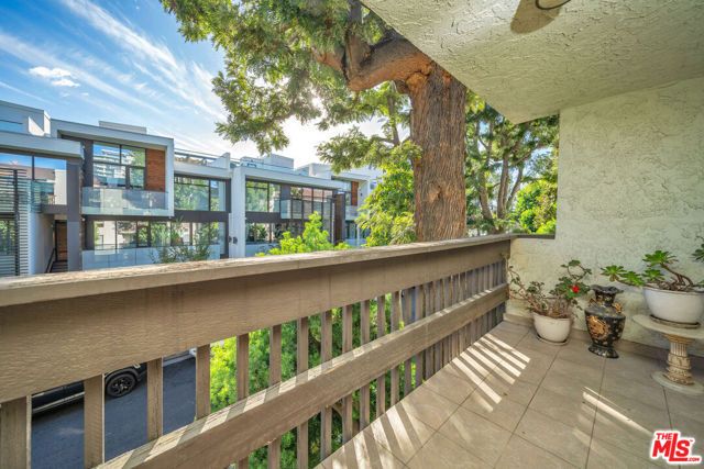 9061 Keith Avenue 204, West Hollywood, CA 90069