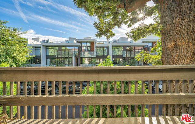9061 Keith Avenue 204, West Hollywood, CA 90069