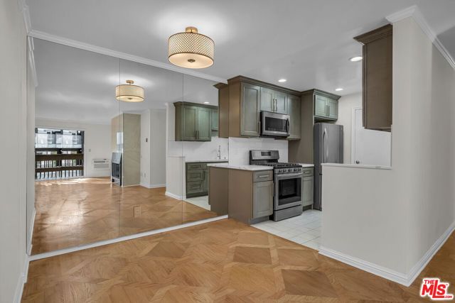 9061 Keith Avenue 204, West Hollywood, CA 90069