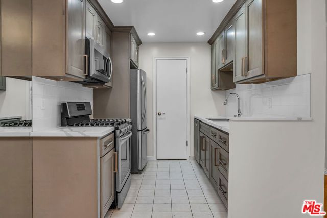 9061 Keith Avenue 204, West Hollywood, CA 90069