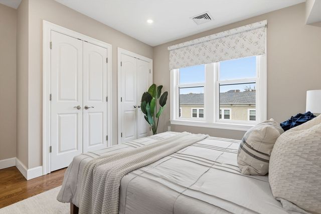 274 Sumner St 3, Boston, MA 02128