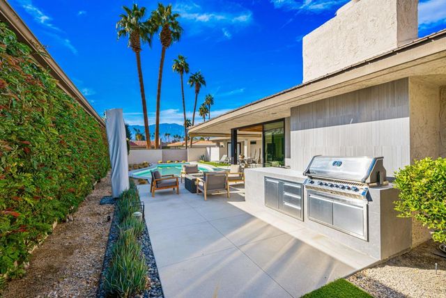 30 Dartmouth Drive, Rancho Mirage, CA 92270