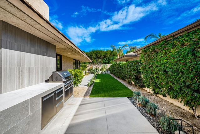 30 Dartmouth Drive, Rancho Mirage, CA 92270